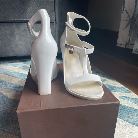 Louis Vuitton white wedge sandals - Picture 2 of 9